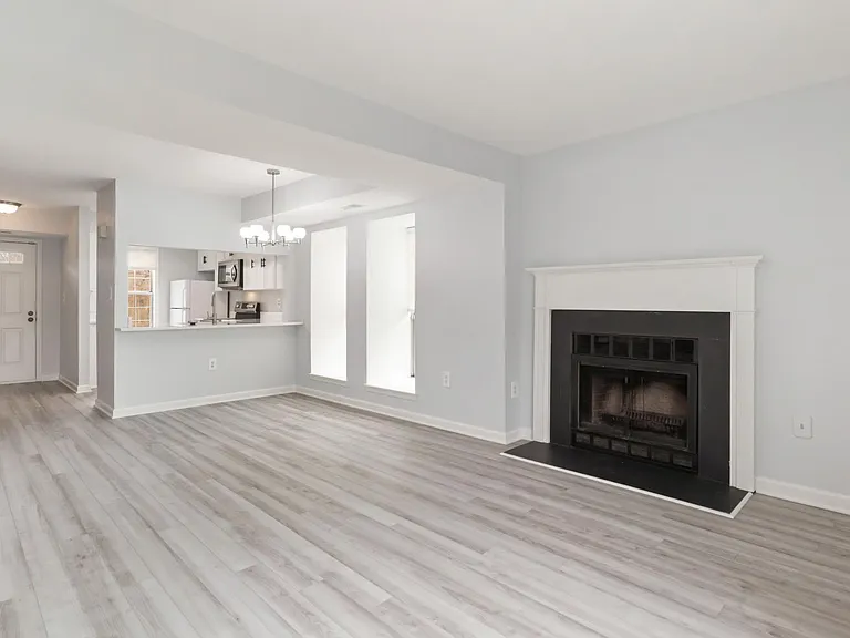 2403 S Walter Reed Dr — Photo 2