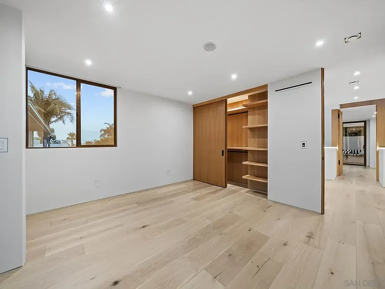 7376 Fay Ave — Photo 36