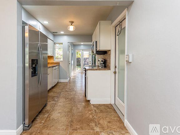 4th image of 200 NE 43rd St