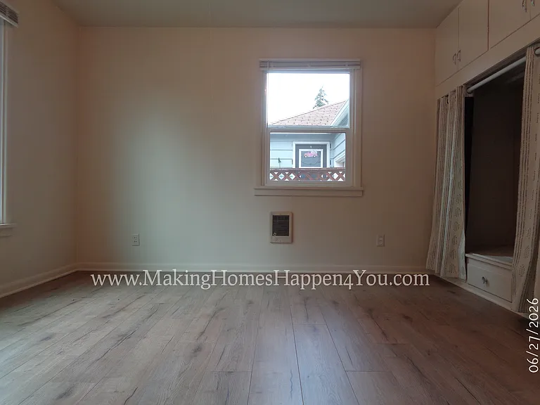 1945 23rd St NE — Photo 33