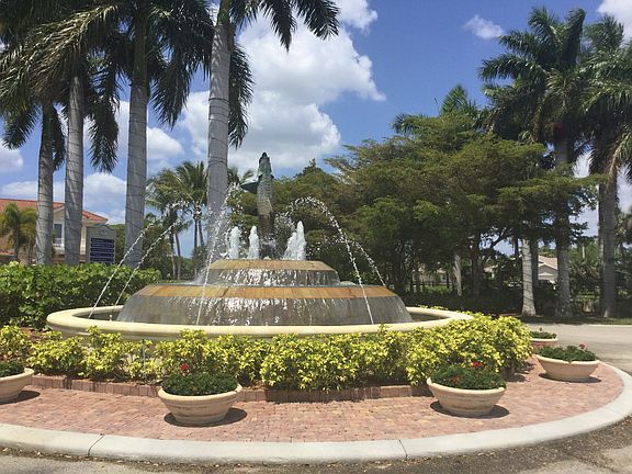 3rd image of 5912 Tarpon Gardens Cir APT 101