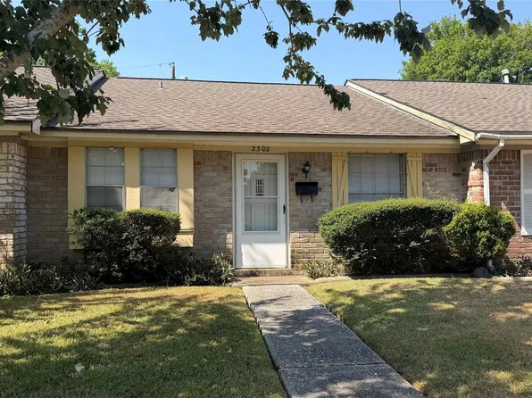 2302 Buchanan Dr, Baytown, TX 77520