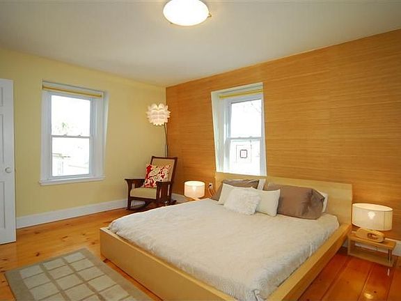 4th image of 84 Seaverns Ave