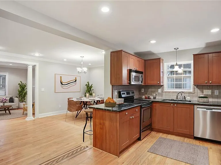 99 Bates Ave NE — Photo 7