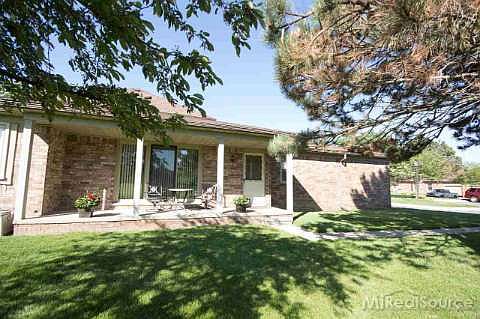 2nd image of 49283 Glenville Ct