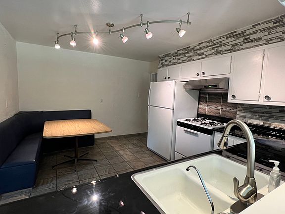 5th image of 3604 Pitt St NE