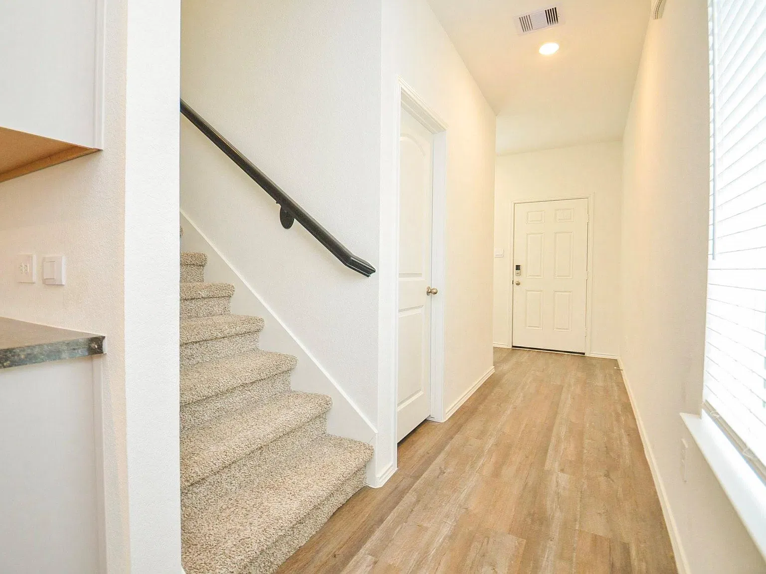 3 bed, 2.5 bath, 1868 sqft, $2,150 — Photo 4