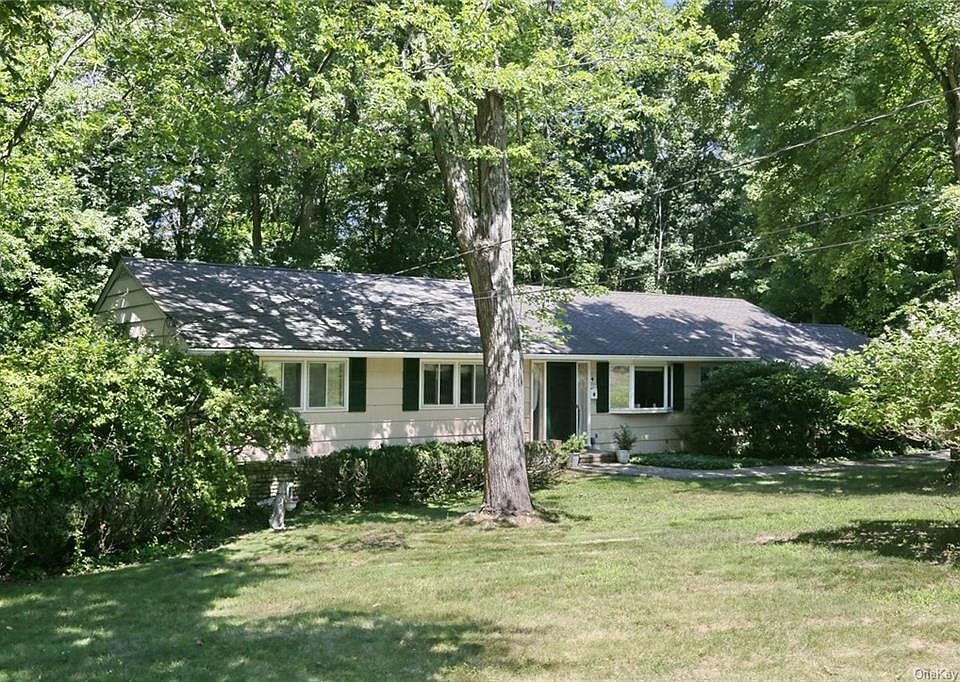 1st image of 4 Rocklyn Dr