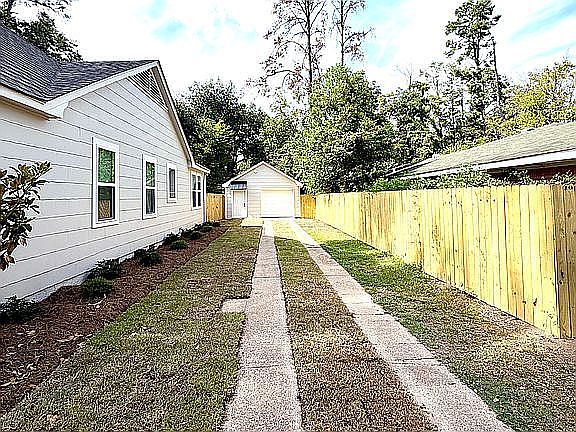 4th image of 803 Rochelle Ave