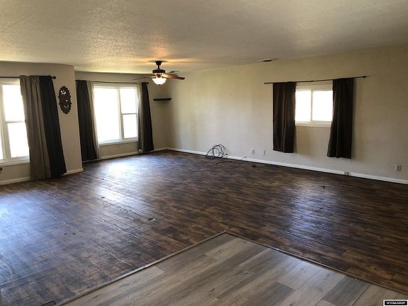 3rd image of 1395 Hillcrest Dr
