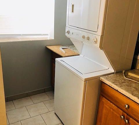3rd image of 5242 W Hutchinson St