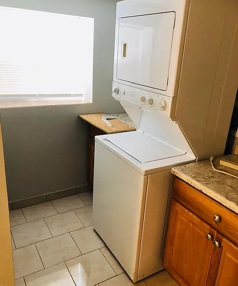 5242 W Hutchinson St — Photo 3
