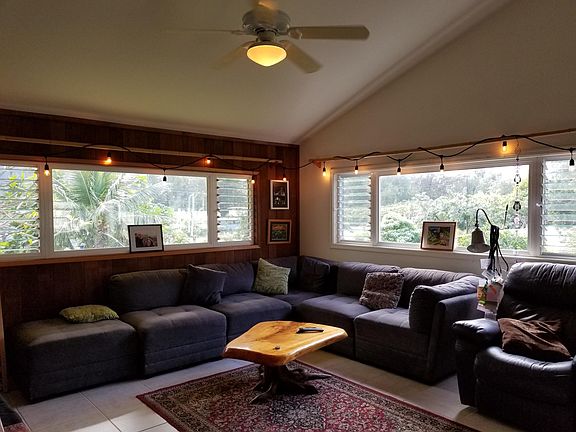 living room, with previous tenants' furniture