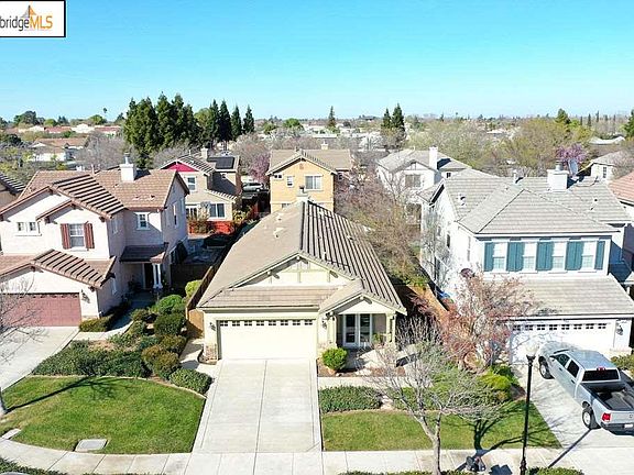 3rd image of 65 Lexington Ct