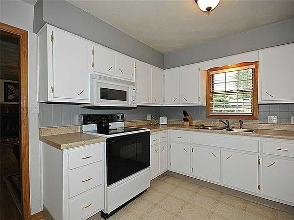 4th image of 1226 Terry Dr