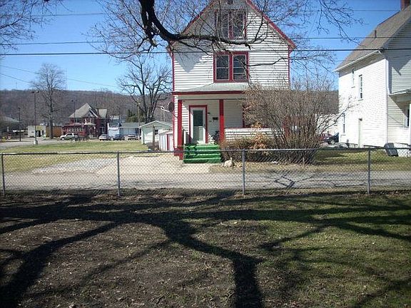 4th image of 1186 S Cottage St