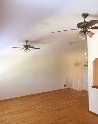 5th image of 72 Redwood Ave #1