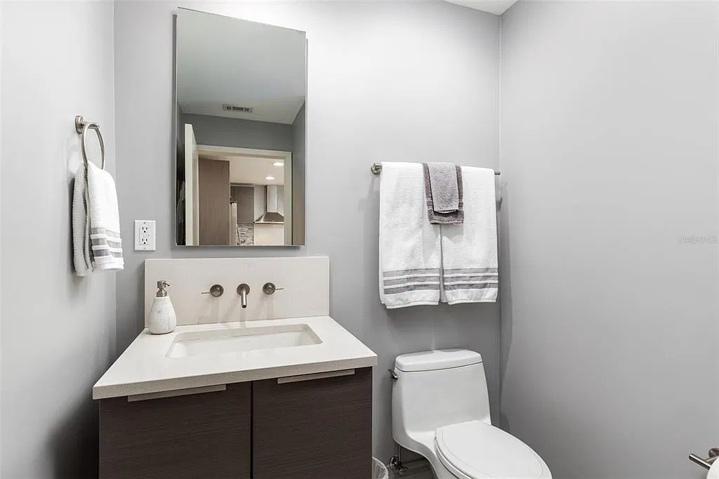 1 bed, 915 sqft, $4,400 — Photo 3