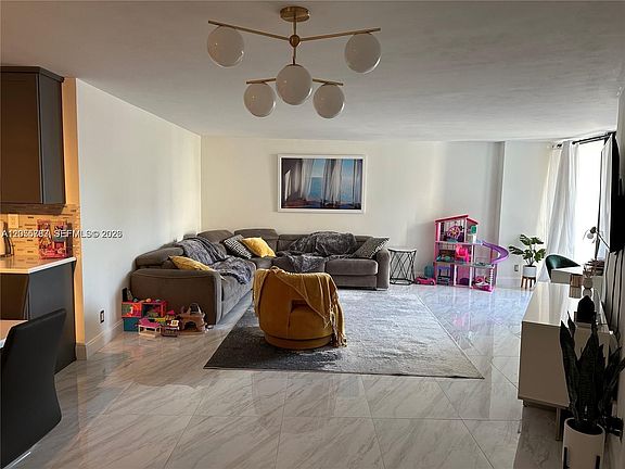 3rd image of 800 Parkview Dr APT 412