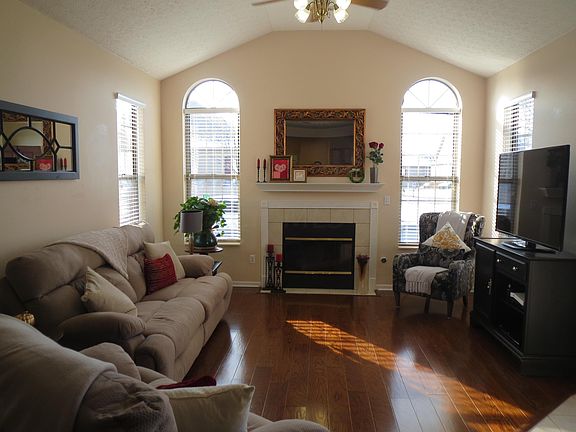 3rd image of 3659 Niblick Pl