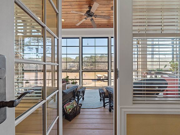 5th image of 1090 Turnberry Cir