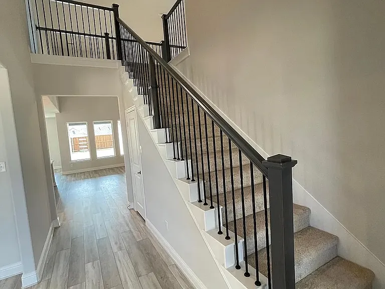 136 Glenwood Dr — Photo 4