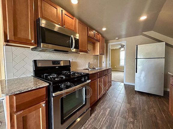 3rd image of 309 Laura St #A-b