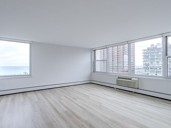 3rd image of 336 W Wellington Ave APT 1805