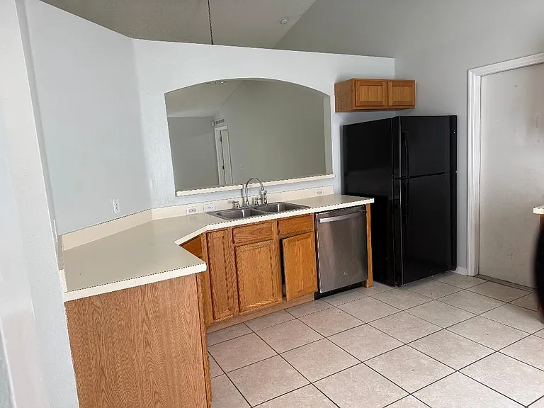 754 Toulon Dr — Photo 7