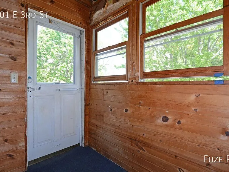 301 E 3rd St — Photo 13
