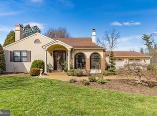 19 Martins Ln, Berwyn, PA 19312