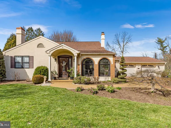 19 Martins Ln, Berwyn, PA 19312