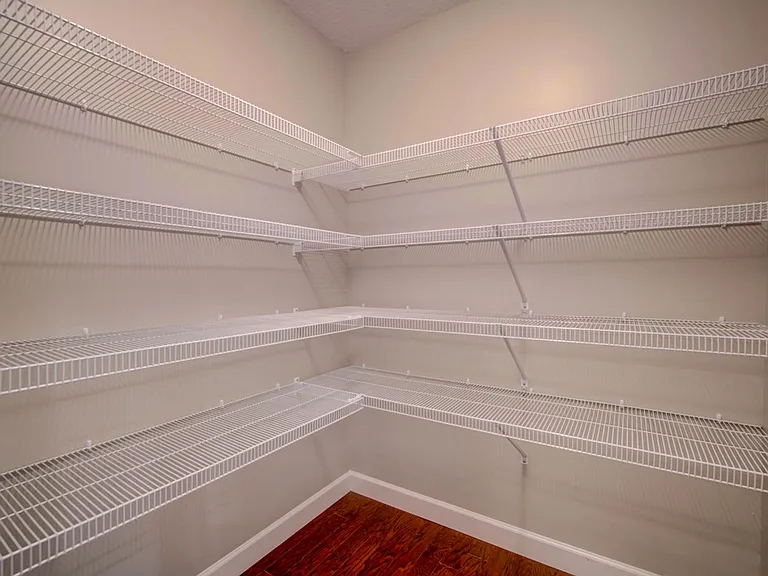 732 Shelburne Ln — Photo 18