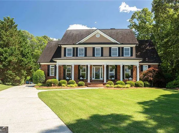 395 Grove Ridge Dr, Loganville, GA 30052