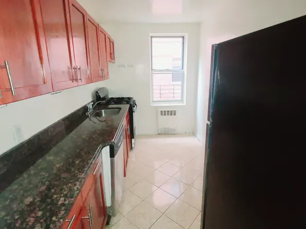 67-12 Yellowstone Boulevard image 6 of 14