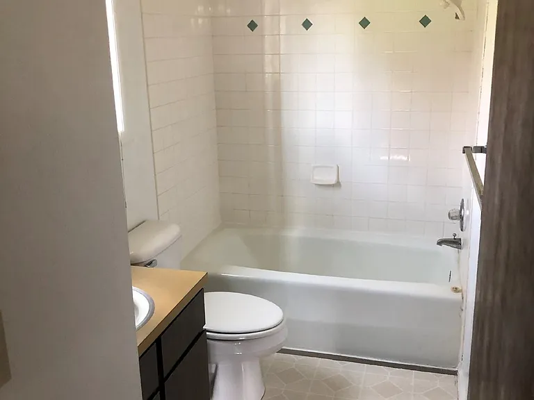 915 S Black Ave #C — Photo 8