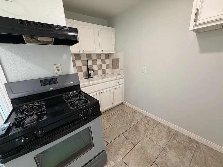 961 Western Ave — Photo 10