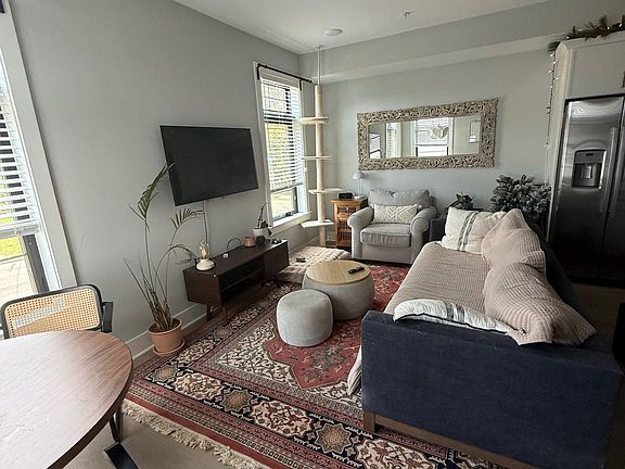 3rd image of 7523 Ridge Ave