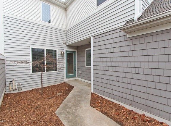 3rd image of 859 Pinnacle Run Dr SE