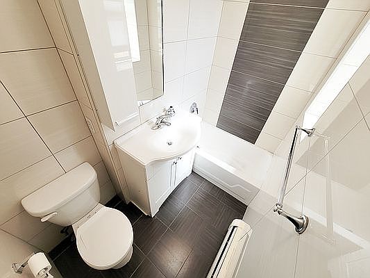 4th image of 144 Bruckner Blvd #1D