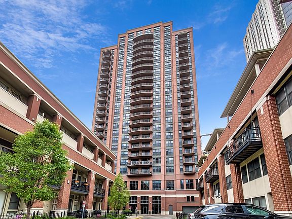 2nd image of 330 N Jefferson St APT 1201