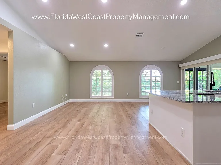 4667 Hamlets Grove Dr — Photo 16