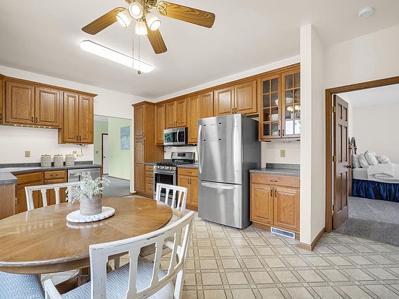 5th image of 824 Columbia AVENUE