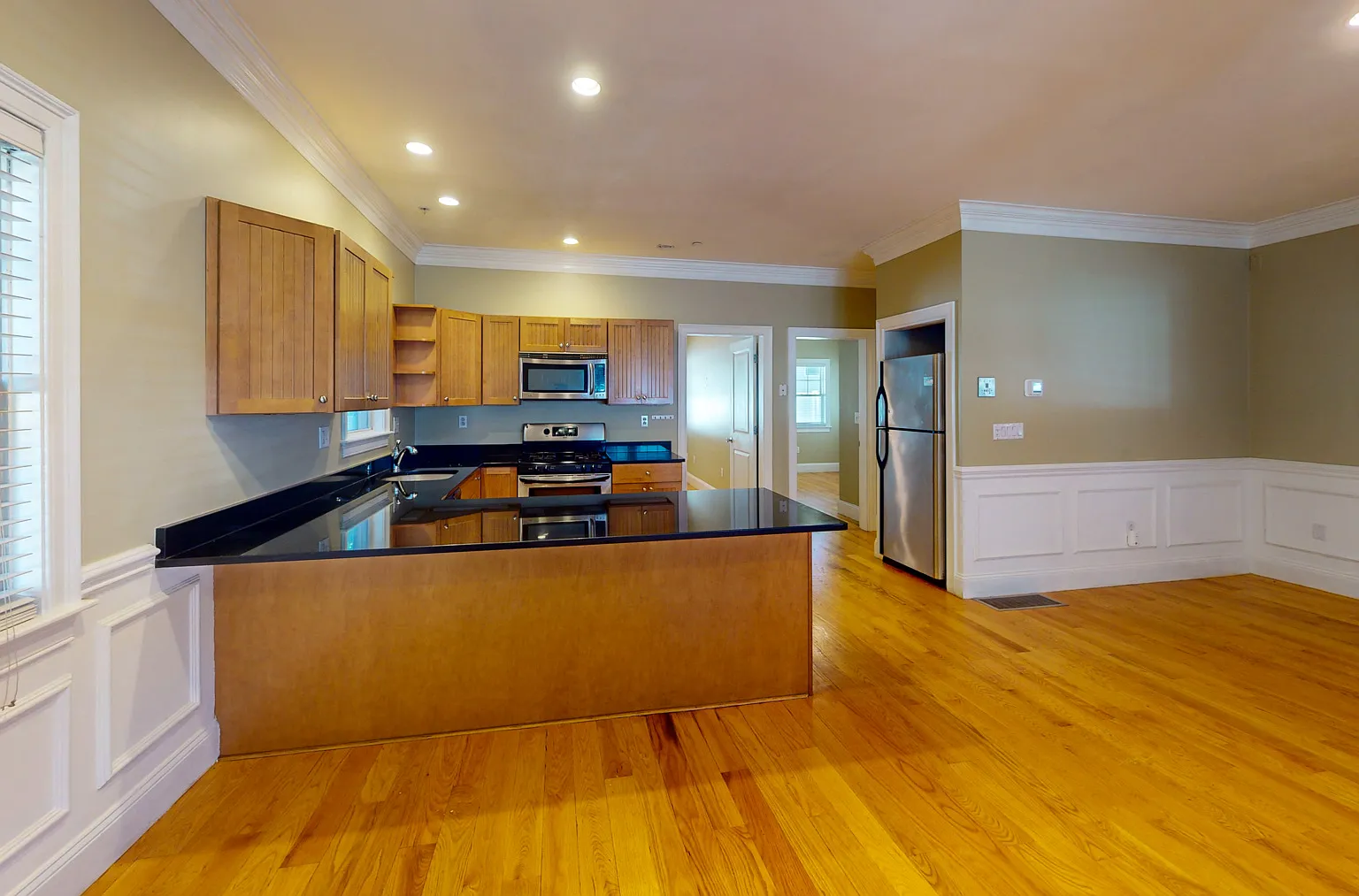 2 bed, 825 sqft, $3,800 — Photo 2