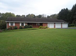 186 Oak Ridge Dr, Butler, PA 16002