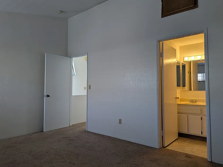 3826 Shasta St — Photo 8