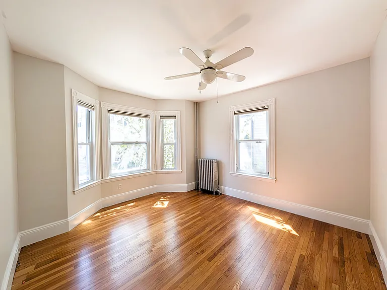 16 Henry St #1 — Photo 6