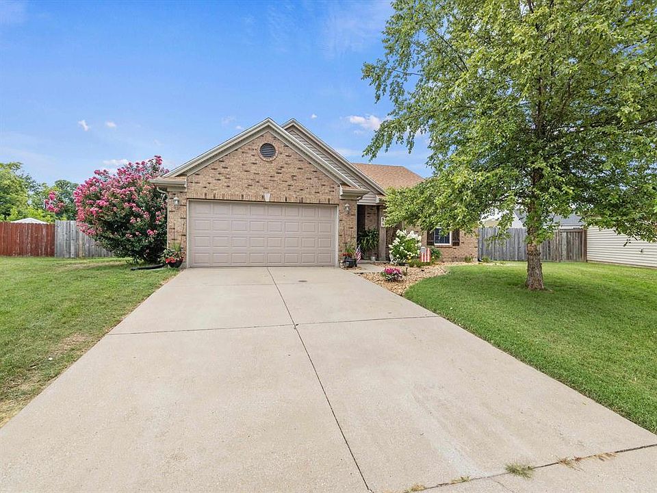 1st image of 472 Camden Cir