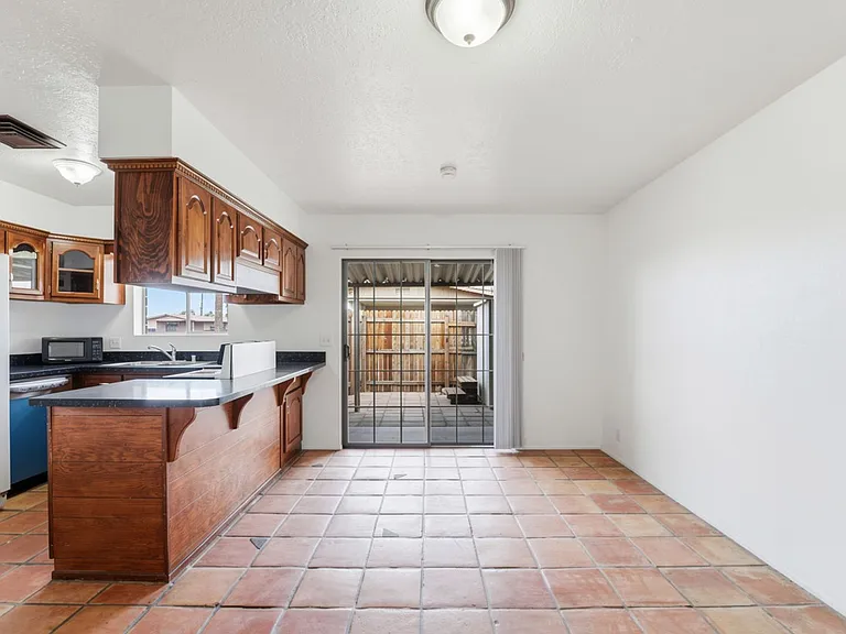 545 E Brown Rd — Photo 6