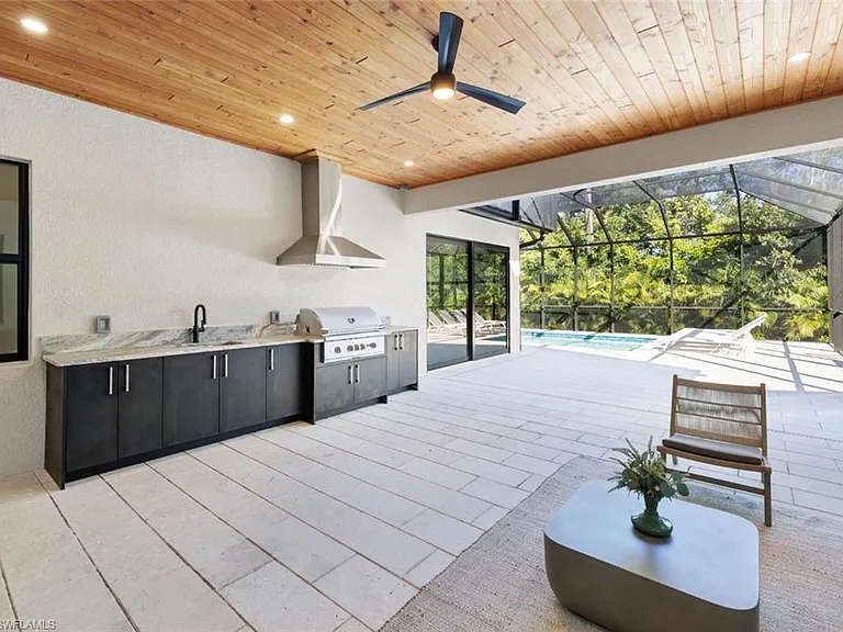 2721 Van Buren Ave — Photo 4